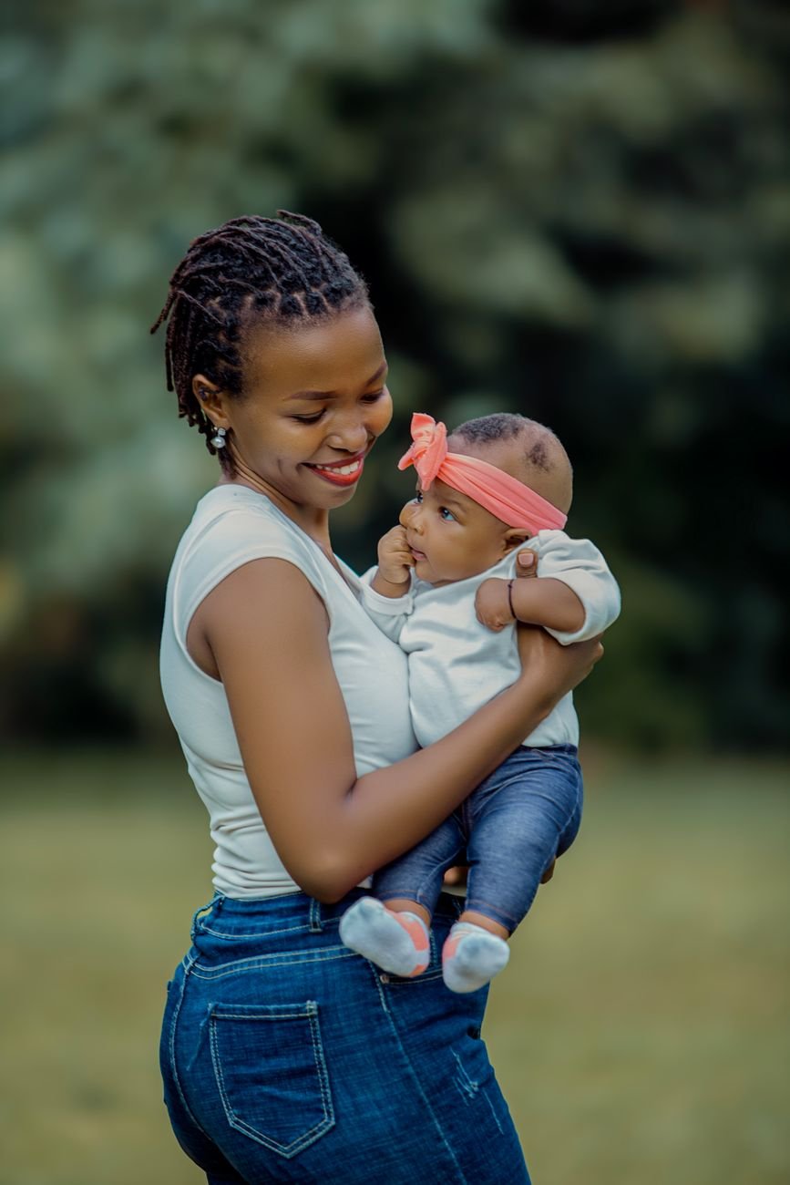 Discreet Breastfeeding Tops for Public Nursing: 2026 Guide